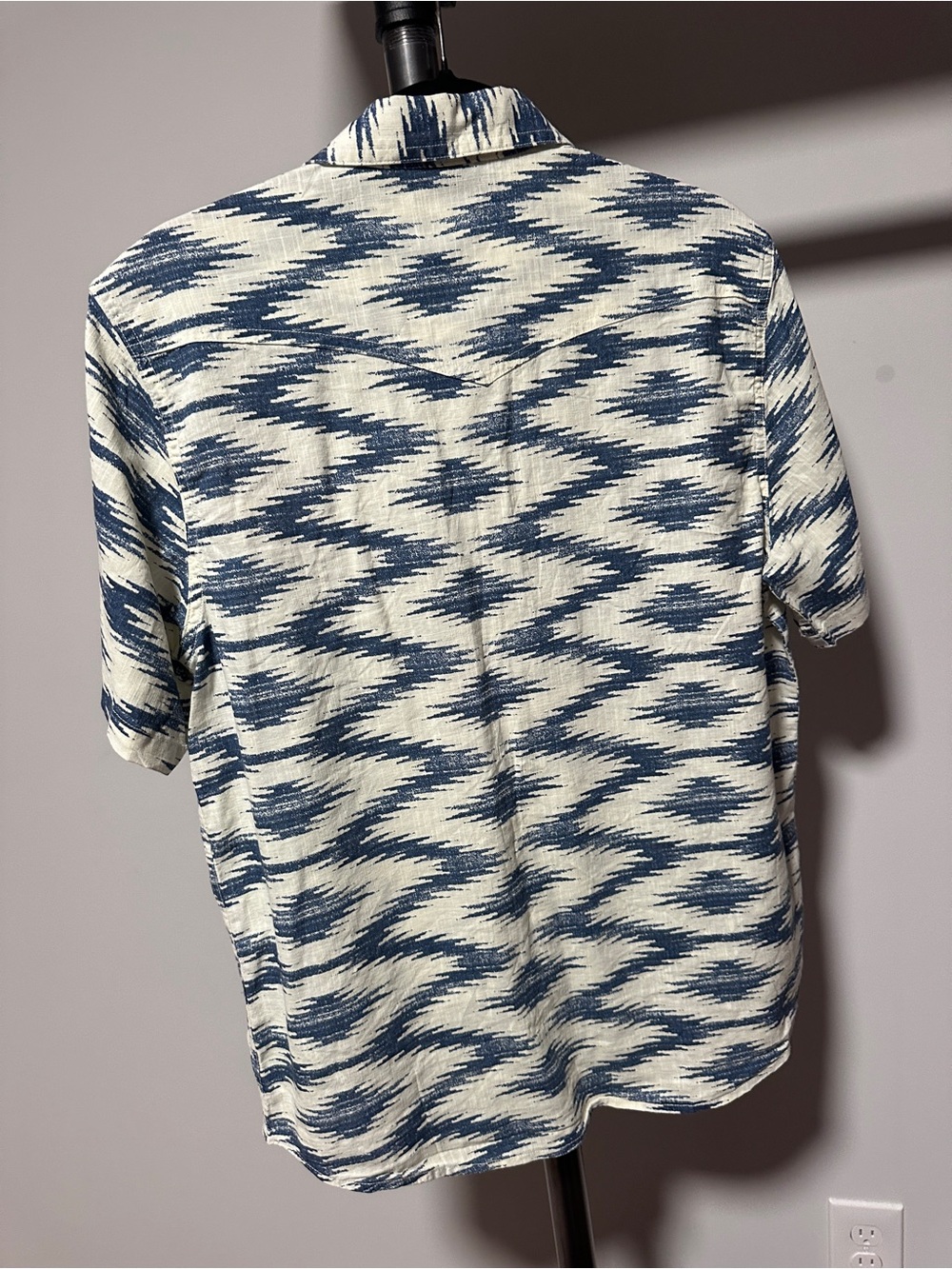 Small | Lucky Brand | Blue Cream Ikat Western Snap Short Sleeve Shirt NWOT - Picture 6 of 6